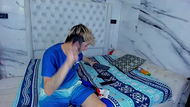 Ari and Storm online show from 09/19/25, 03:02