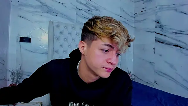 Ari and Storm online show from 11/11/25, 01:11