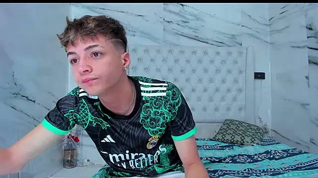 Ari and Storm online show from 11/22/25, 01:10