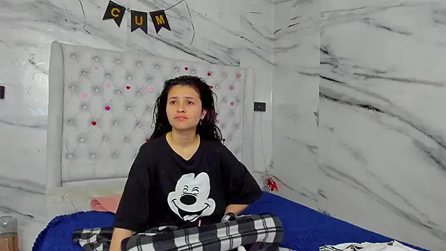 Ari and Storm online show from 05/03/26, 01:39