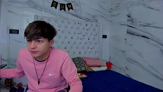 Ari and Storm online show from 05/10/26, 01:49