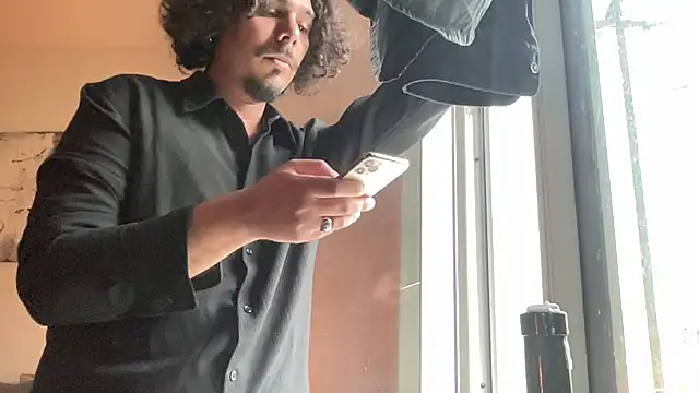 Snapshot of daddyvibes chatting on 09/12/25, 08:47 daddyvibes online show from 09/12/25, 08:47