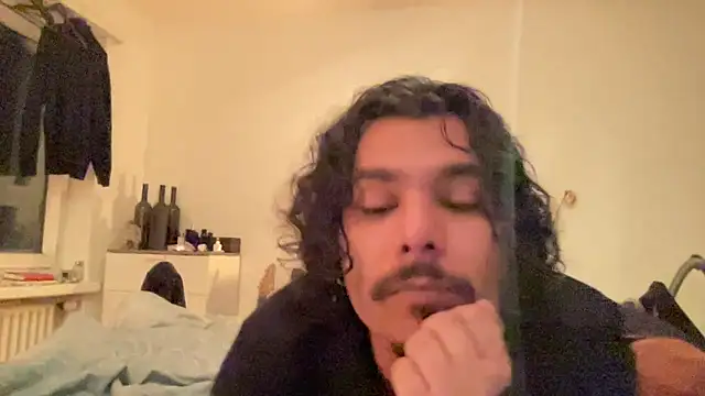 Snapshot of daddyvibes chatting on 09/20/25, 07:04 daddyvibes online show from 09/20/25, 07:04