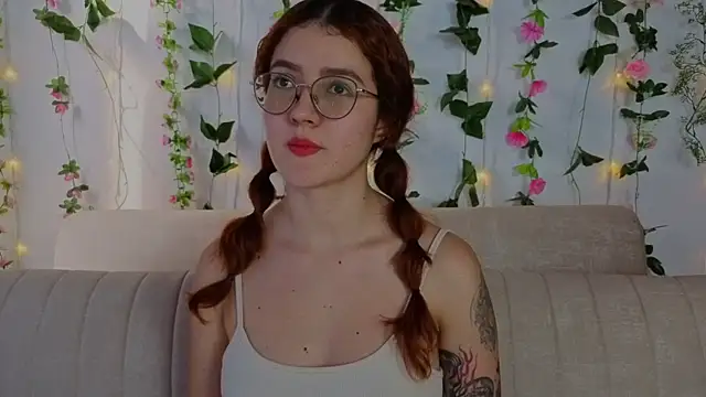 Snapshot of MiaWinxxx chatting on 10/07/25, 08:17 MiaWinxxx online show from 10/07/25, 08:17