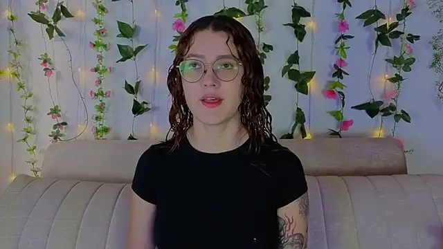 Snapshot of MiaWinxxx chatting on 10/25/25, 09:09 MiaWinxxx online show from 10/25/25, 09:09