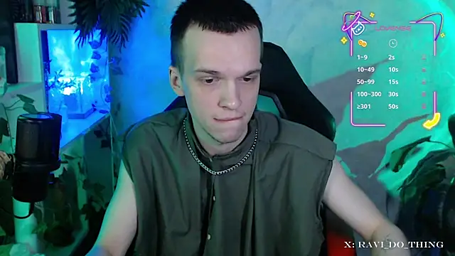 Snapshot of frozen_boy chatting on 10/31/25, 03:24 frozen boy online show from 10/31/25, 03:24