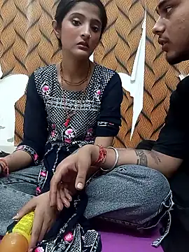 Snapshot of romantic_couple1 chatting on 09/28/25, 03:12 romantic couple1 online show from 09/28/25, 03:12