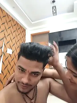 Snapshot of romantic_couple1 chatting on 10/17/25, 03:42 romantic couple1 online show from 10/17/25, 03:42