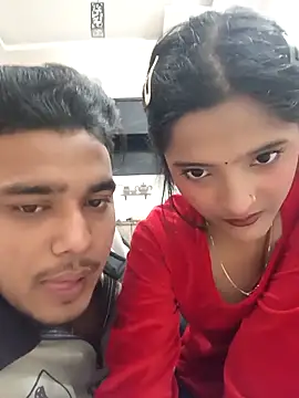 Snapshot of romantic_couple1 chatting on 11/28/25, 01:08 romantic couple1 online show from 11/28/25, 01:08