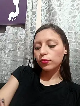 Snapshot of Lahila_ chatting on 10/12/25, 01:10 Lahila  online show from 10/12/25, 01:10