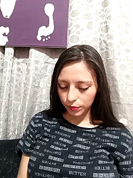 Snapshot of Lahila_ chatting on 10/21/25, 02:18 Lahila  online show from 10/21/25, 02:18