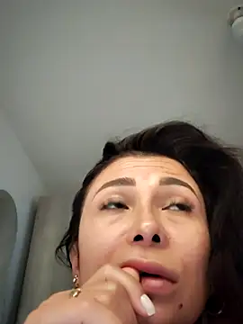 mia mancinii online show from 04/05/26, 04:37