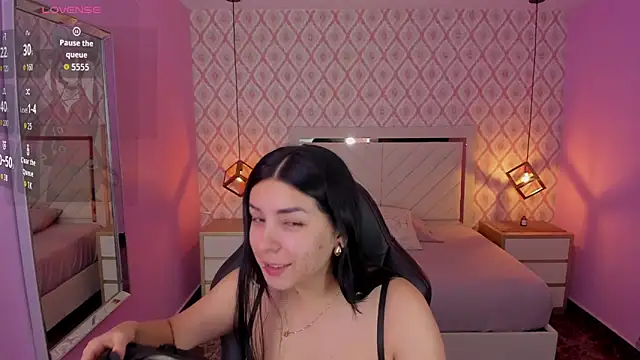 CHRISTY TEIGEN4 online show from 11/26/25, 07:26