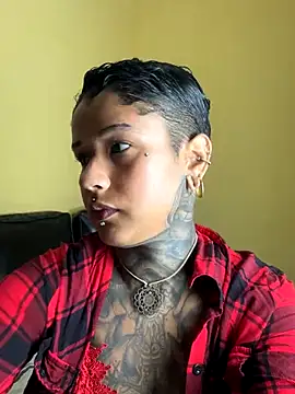 Snapshot of xbigpeach chatting on 09/11/25, 10:32 xbigpeach online show from 09/11/25, 10:32