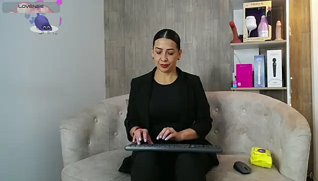 cortney tayler online show from 12/15/25, 02:32