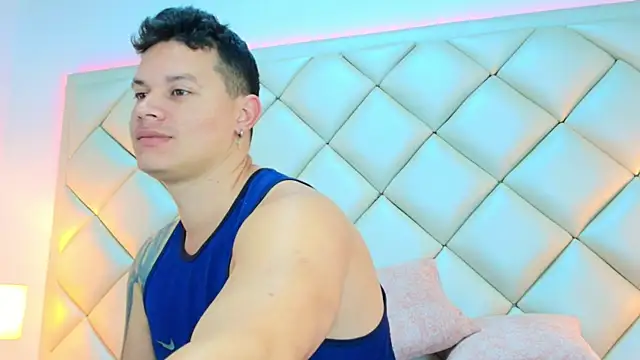 Snapshot of EclipseandFlame chatting on 10/08/25, 01:53 EclipseandFlame online show from 10/08/25, 01:53