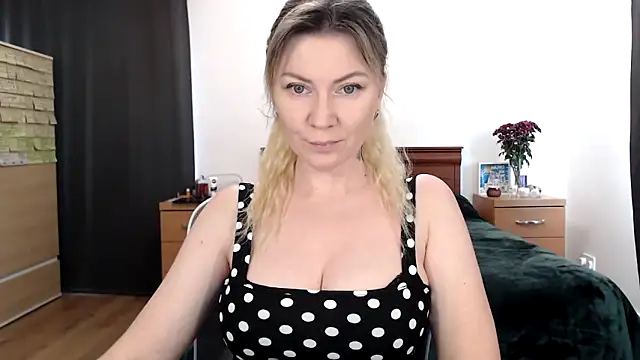 ParadiseAlina online show from 11/17/25, 02:56