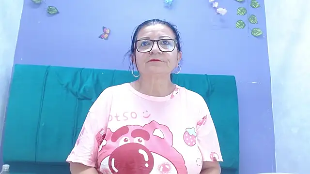 andrealopezcm101 online show from 11/27/25, 11:12