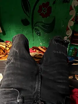 Snapshot of biswasb900 chatting on 12/17/25, 10:43 biswasb900 online show from 12/17/25, 10:43