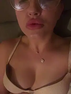 PinkiePlgirl online show from 09/22/25, 11:40