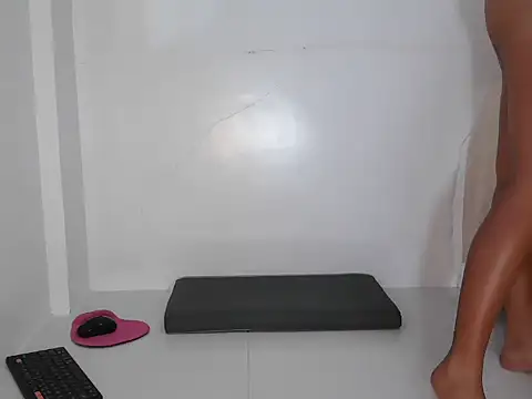 Snapshot of Islandarkgirl chatting on 04/07/26, 01:06 Islandarkgirl online show from 04/07/26, 01:06