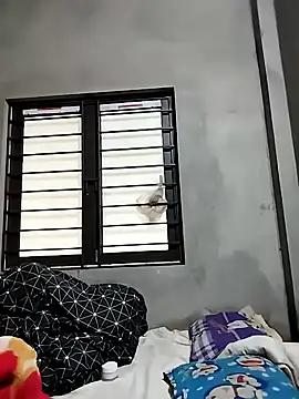 kute-00 online show from 11/18/25, 02:17