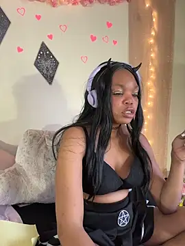 LunaNova999 online show from 11/24/25, 07:35