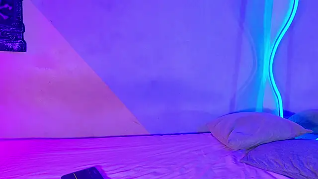 Laura and Kevin online show from 10/03/25, 02:36