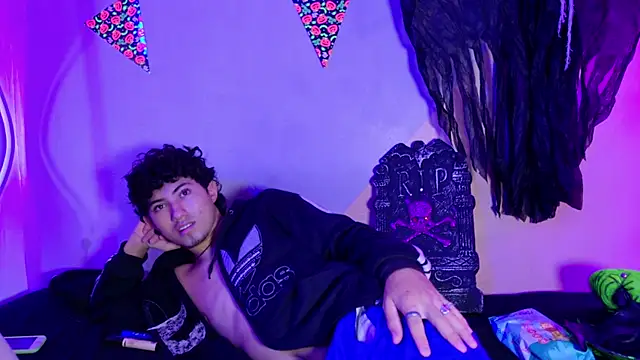 Laura and Kevin online show from 10/10/25, 02:49