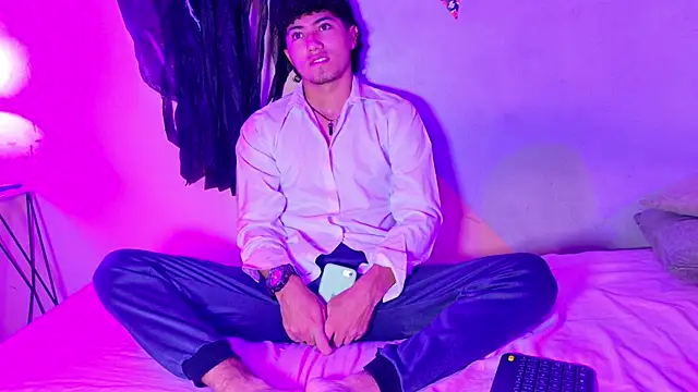 Laura and Kevin online show from 10/31/25, 01:23