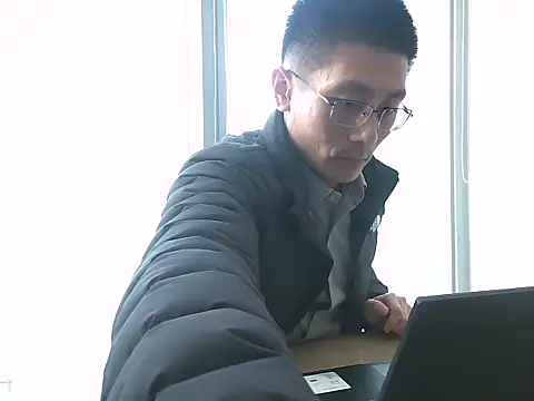 miniyellower online show from 11/26/25, 05:52