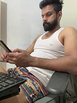 Snapshot of Vineeth3906 chatting on 04/08/26, 02:39 Vineeth3906 online show from 04/08/26, 02:39