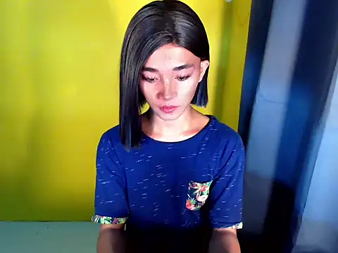 Petite HugeCock online show from 04/12/26, 11:59