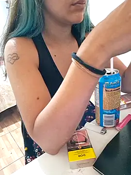 Snapshot of euahotmarii20 chatting on 10/13/25, 05:13 euahotmarii20 online show from 10/13/25, 05:13