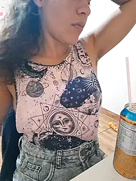 euahotmarii20 online show from 11/17/25, 10:21