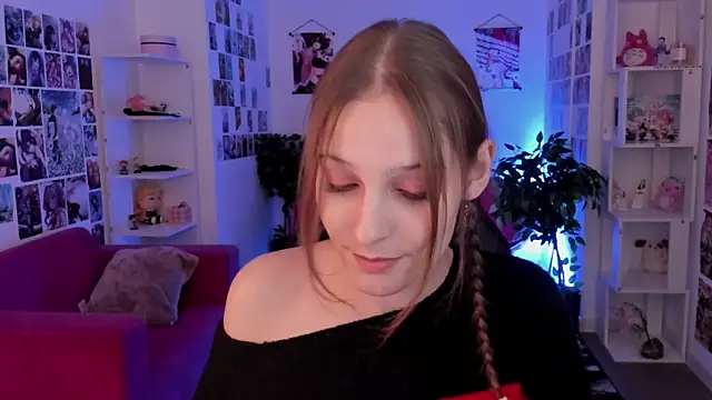 JenniferKiim online show from 09/17/25, 11:45