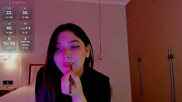 Snapshot of yummmymommy chatting on 09/19/25, 12:39 yummmymommy online show from 09/19/25, 12:39