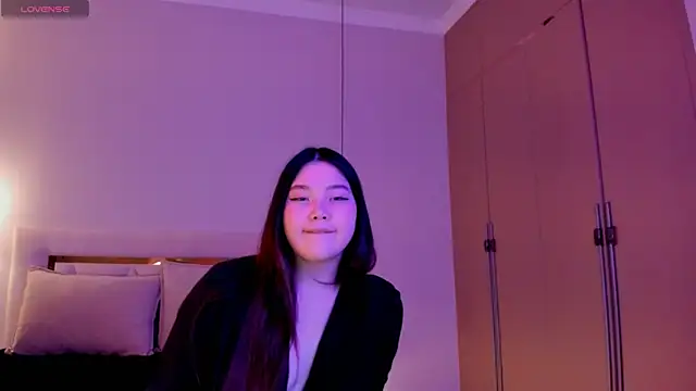 Snapshot of yummmymommy chatting on 09/25/25, 02:32 yummmymommy online show from 09/25/25, 02:32