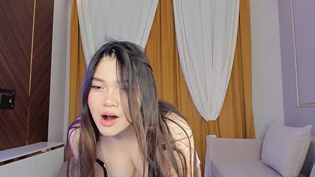 Snapshot of yummmymommy chatting on 10/02/25, 01:18 yummmymommy online show from 10/02/25, 01:18