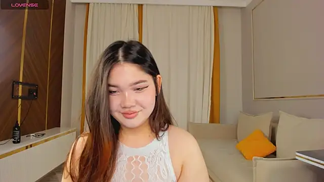 Snapshot of yummmymommy chatting on 10/10/25, 02:38 yummmymommy online show from 10/10/25, 02:38