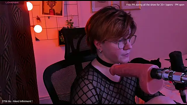 Snapshot of MossPrince chatting on 11/21/25, 05:00 MossPrince online show from 11/21/25, 05:00