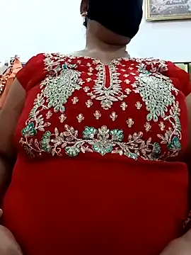 Snapshot of Rakhi_sawant143 chatting on 10/26/25, 02:50 Rakhi sawant143 online show from 10/26/25, 02:50