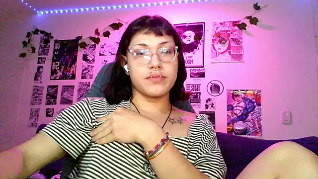Snapshot of christina_vamp1 chatting on 09/13/25, 08:19 christina vamp1 online show from 09/13/25, 08:19