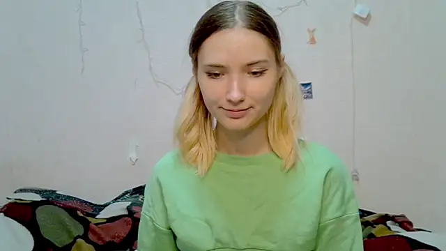  kikiclark   online show from 09/28/25, 08:47