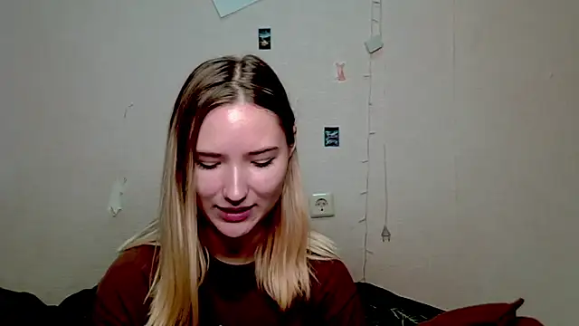  kikiclark   online show from 10/10/25, 08:52