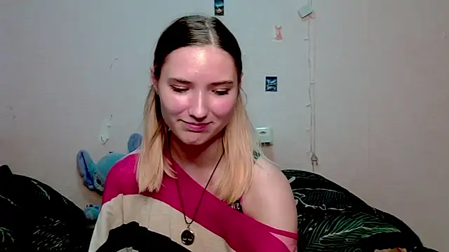  kikiclark   online show from 10/11/25, 07:45