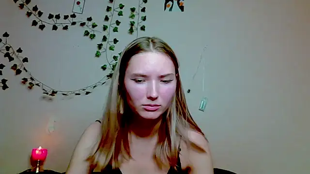  kikiclark   online show from 11/16/25, 08:14