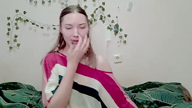  kikiclark   online show from 12/03/25, 11:52