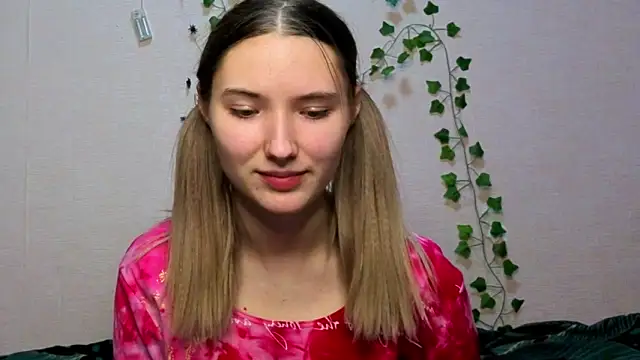  kikiclark   online show from 12/14/25, 07:18