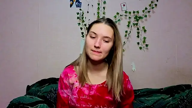  kikiclark   online show from 12/18/25, 08:48